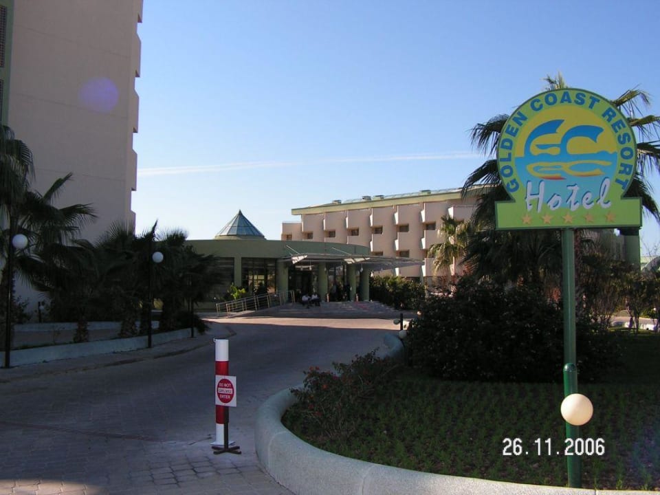 Eingang Golden Coast Resort VONRESORT Golden Coast