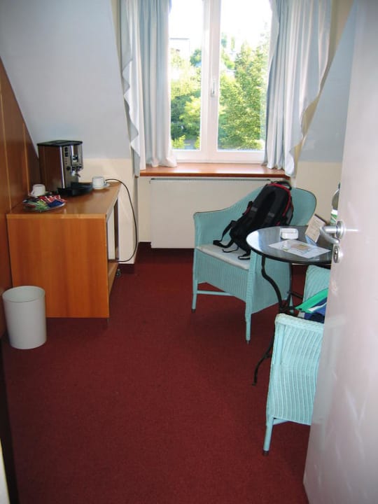 Blick vom Flur in den Eingangsbereich vom Zimmer Hotel Bargenturm