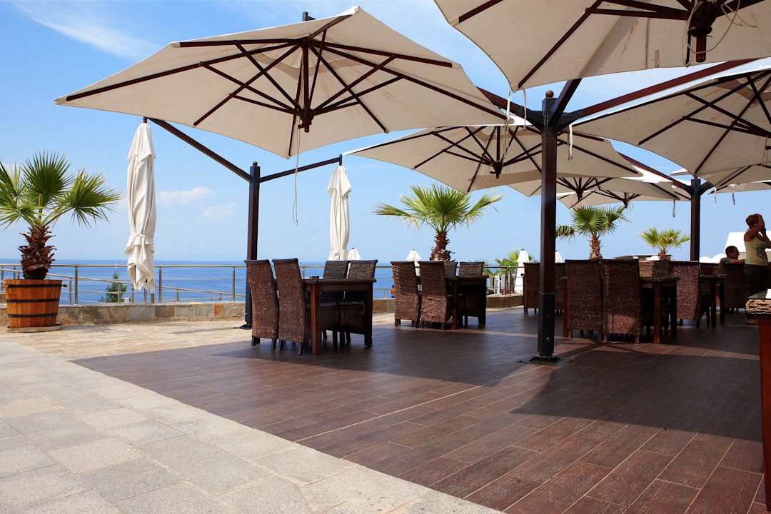 Панорамная террасса ресторана Офир Ofir Luxury Apartments