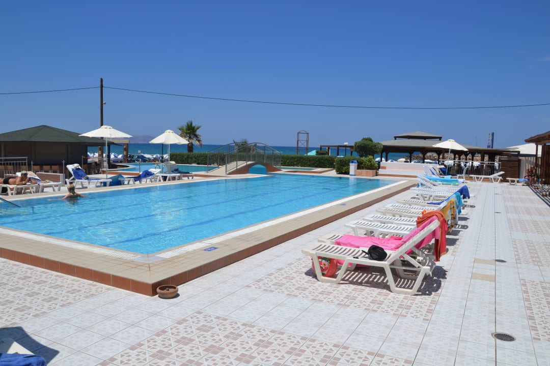 Basen Astir Beach