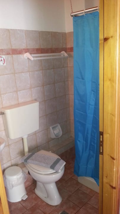 Bad Zimmer 3 Hotel Sirocos Studios