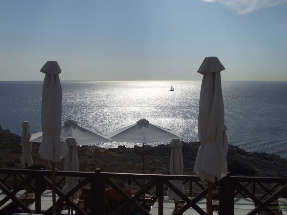 Kleines Segelschiff Hotel Kalithea Horizon Royal