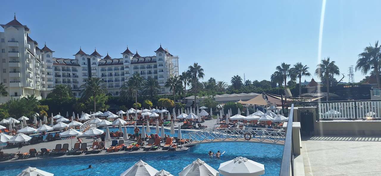 Pool Side Mare Resort & Spa