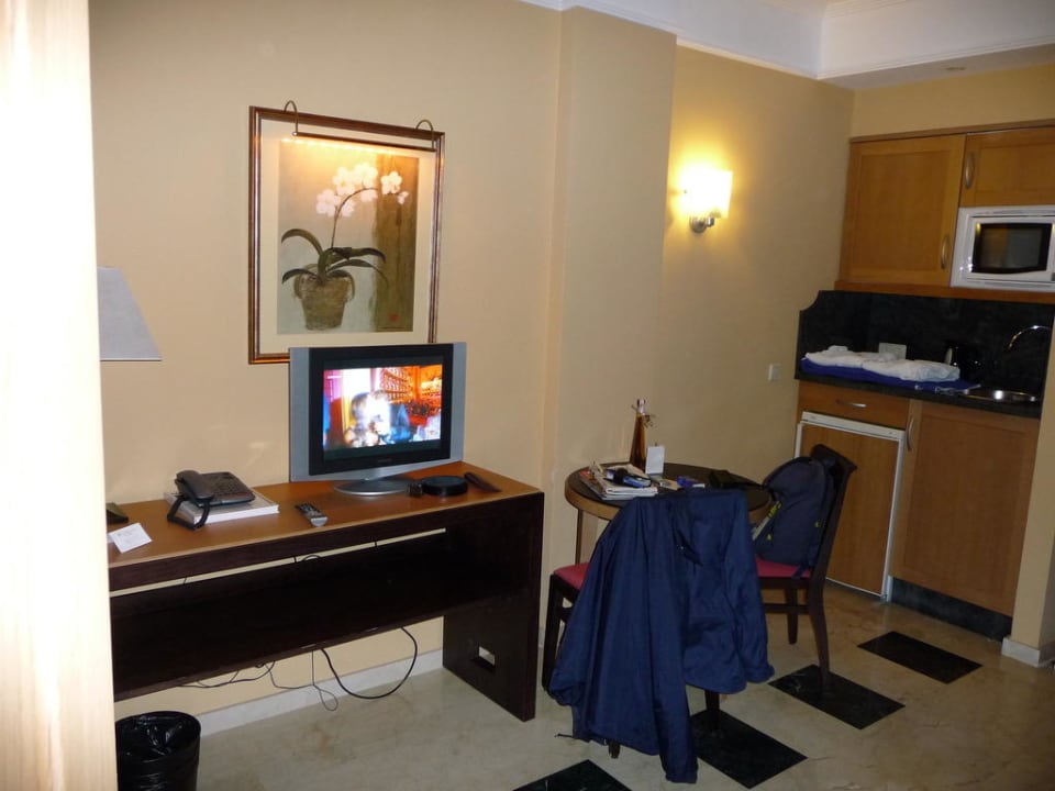 Wohnbereich / Fernseh / Ktchenette Grupotel Playa de Palma Suites & Spa