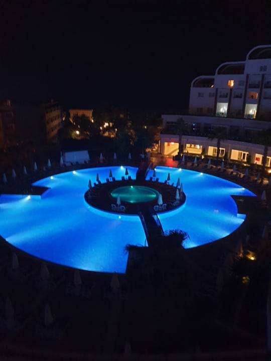 Pool Side Prenses Resort & Spa