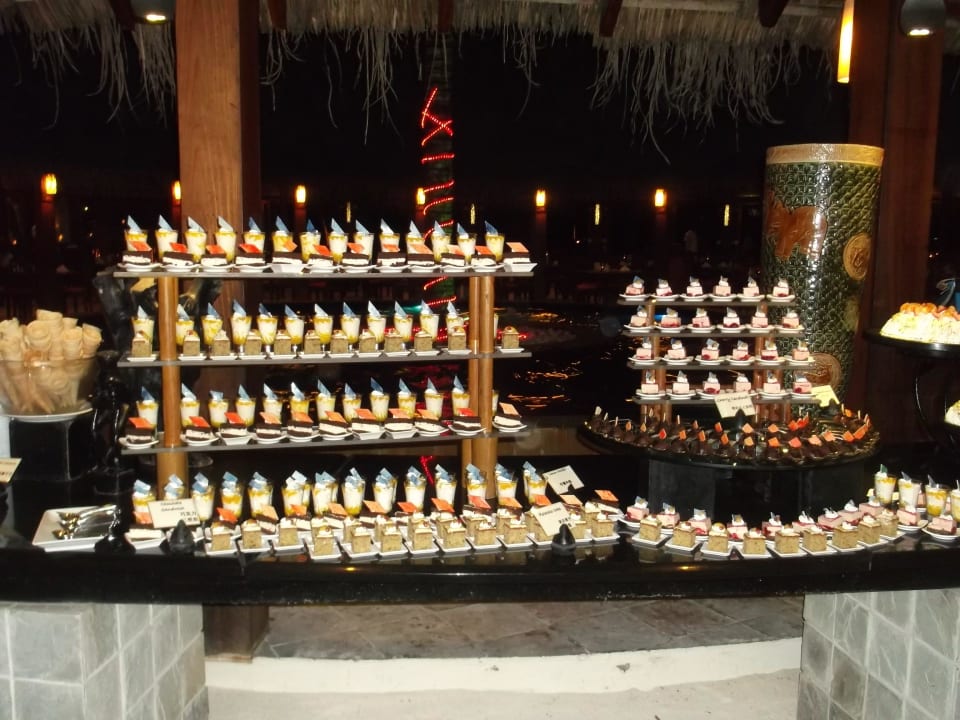Nachtischbüffet Meeru Maldives Resort Island