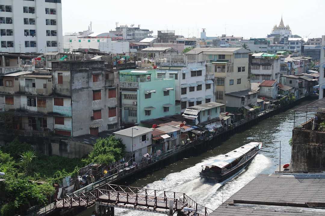 Widok z pokoju na kanał i Golden Temple The Seven Luck