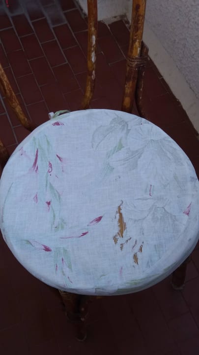 Kaputte Sitzkissen Hotel Athos Palace