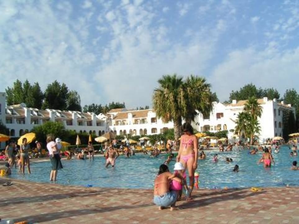 Pool Golden Club Cabanas