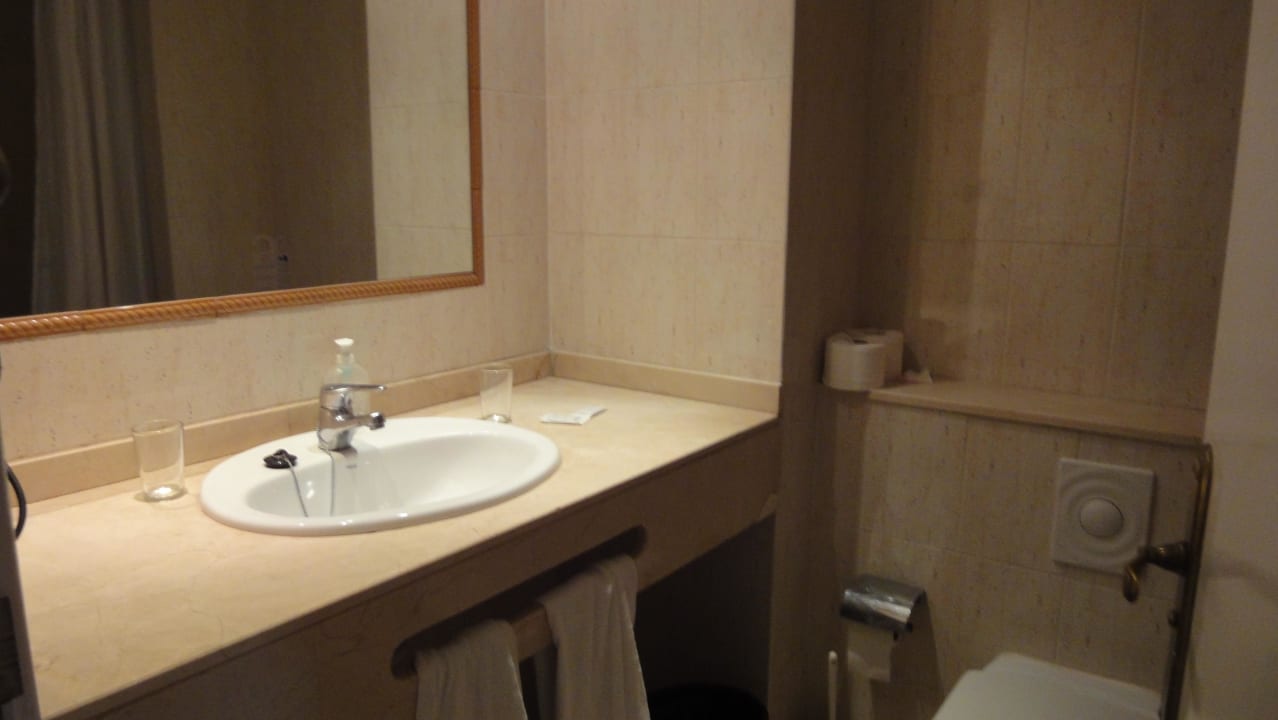 Badezimmer, Waschbecken mit Mamortisch Abora Buenaventura by Lopesan Hotels