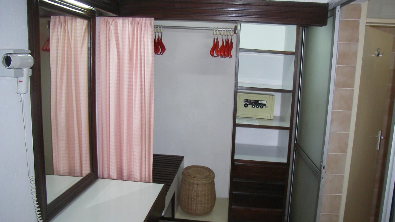 Garderobe und Safe  Hotel Traveller's Club