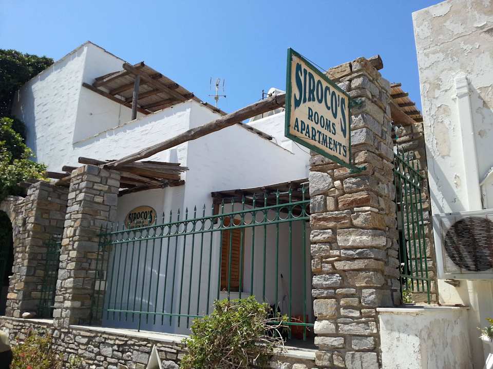 Aussenansicht mit Terrasse Zimmer 3 Hotel Sirocos Studios