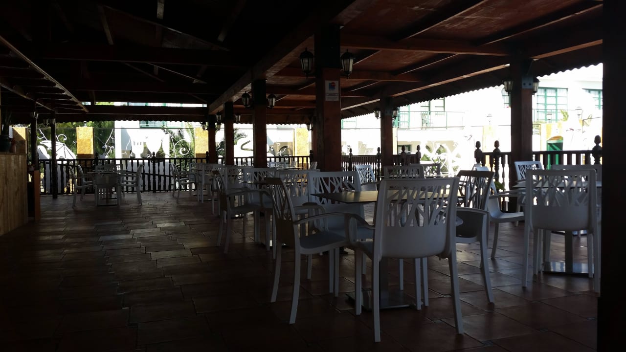 Poolbar H10 Ocean Suites