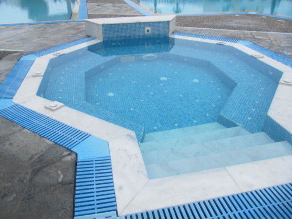 Jacuzzi Neptune Luxury Resort