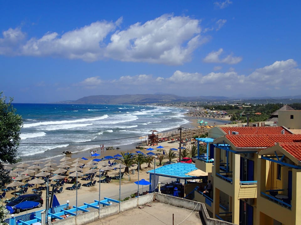 Strand vor dem Hotel vom Zimmer gesehen Hotel Corissia Princess