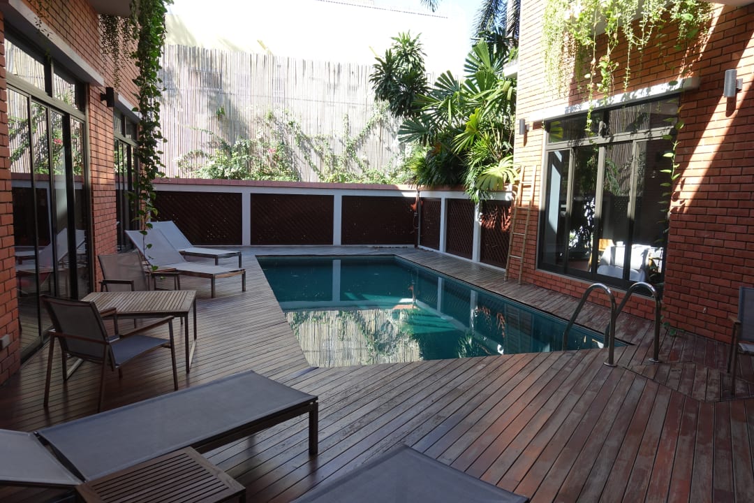 Pool The Twelve Hotel