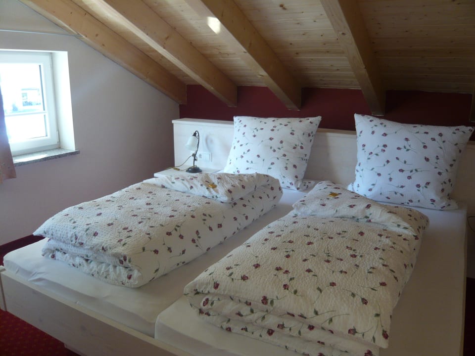 Schlafzimmer Dachwohnung Ferienhaus Kanzelthal