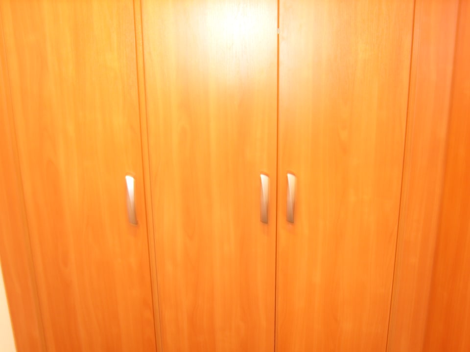 Der Schrank, einfach, aber groß Hotel John Brinckman