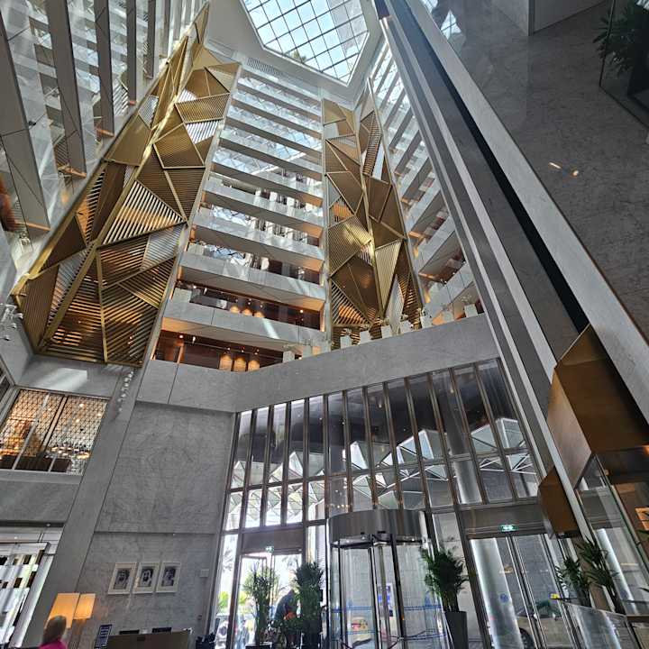 Lobby Al Bandar Rotana - Creek