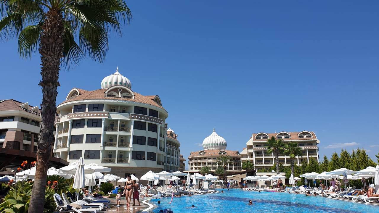 Außenansicht Kirman Belazur Resort & Spa