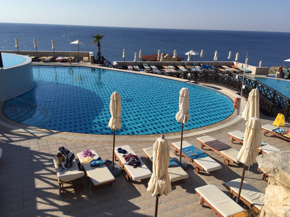 7:00 man hat trotzdem immer einen Platz bekommen Hotel Kalithea Horizon Royal