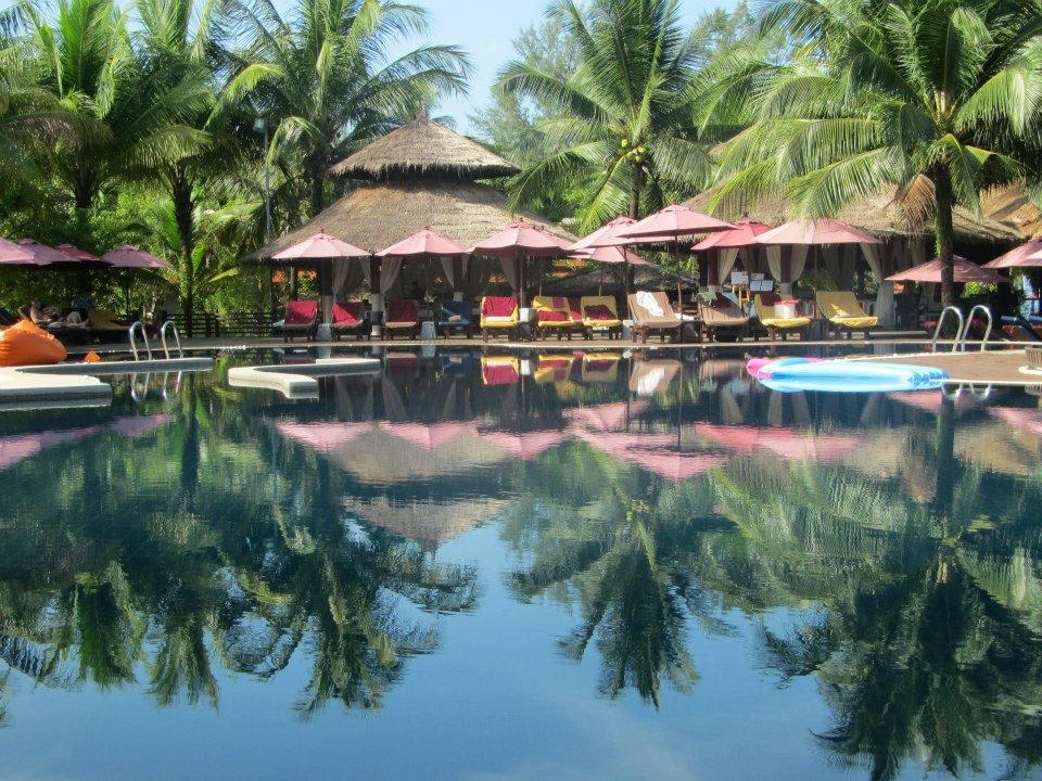 Pool - dahinter Massagemöglichkeit Khaolak Laguna Resort