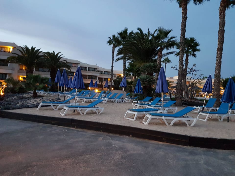 Die hintere Poolanlage  Dreams Lanzarote Playa Dorada Resort & Spa