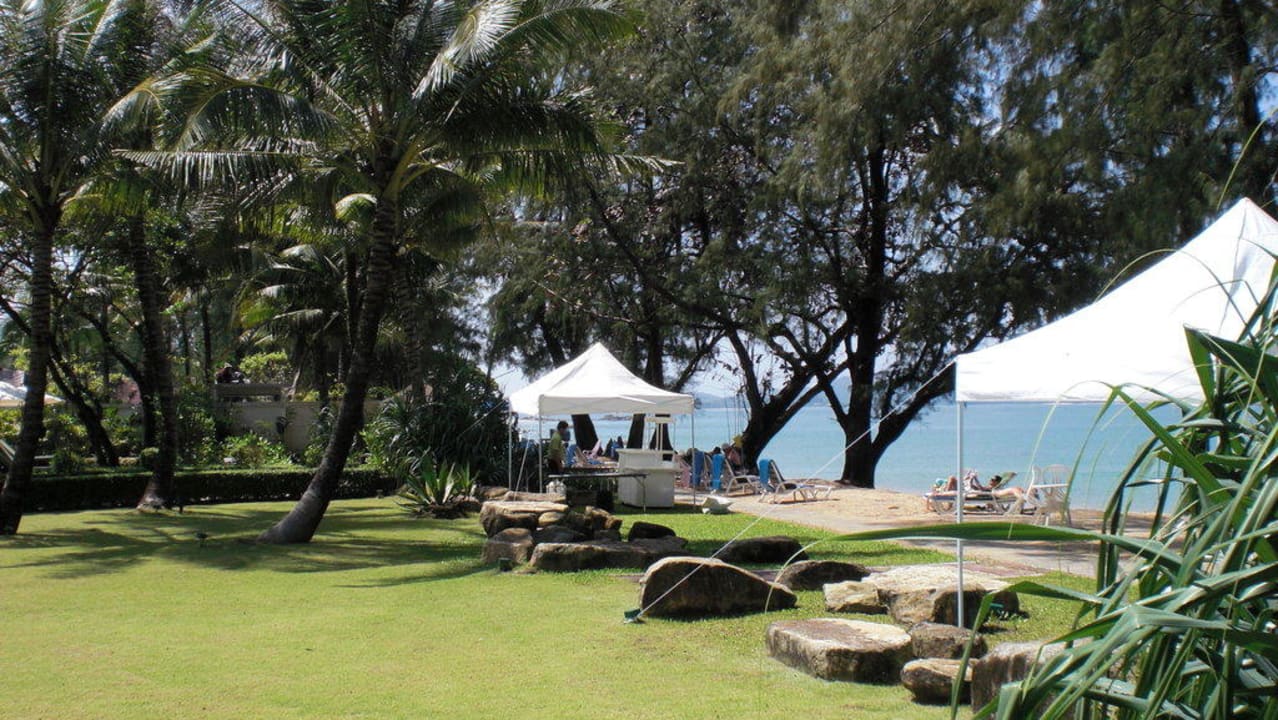 Blick von der Anlage zum Strand The Briza Beach Resort Khaolak