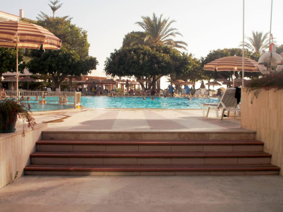 Aufganstreppe zu Pool Top Hotel