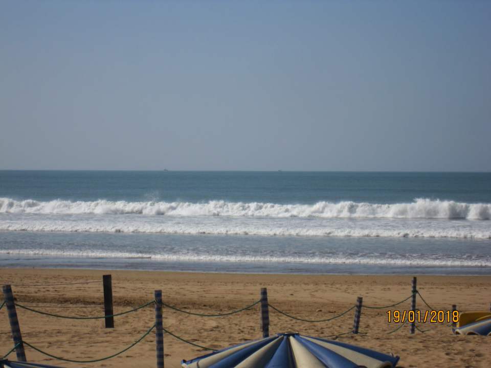 Sehr hoher Wellengang toll für die Surfer Atlas Amadil Beach Hotel