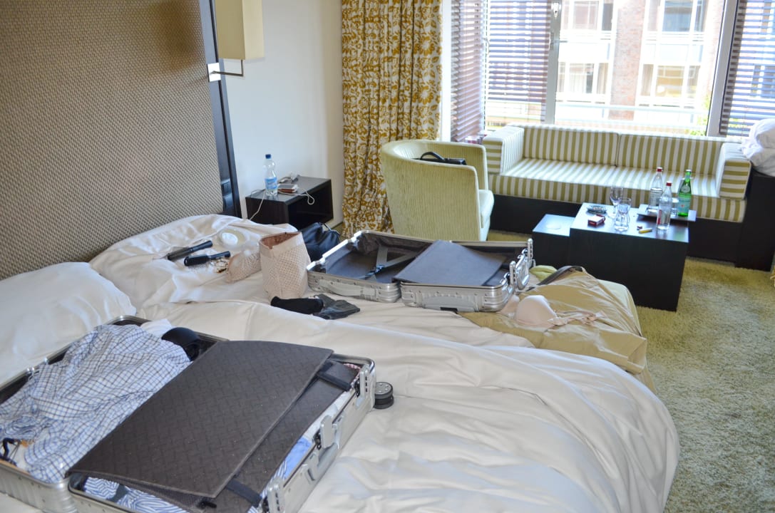 Sofa vor dem Fester!!! Radisson Blu Senator Hotel