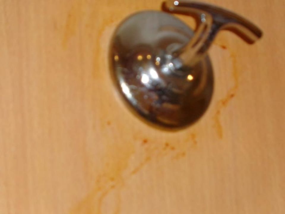 Verschmutzte Türe Bad  Zita Beach Resort