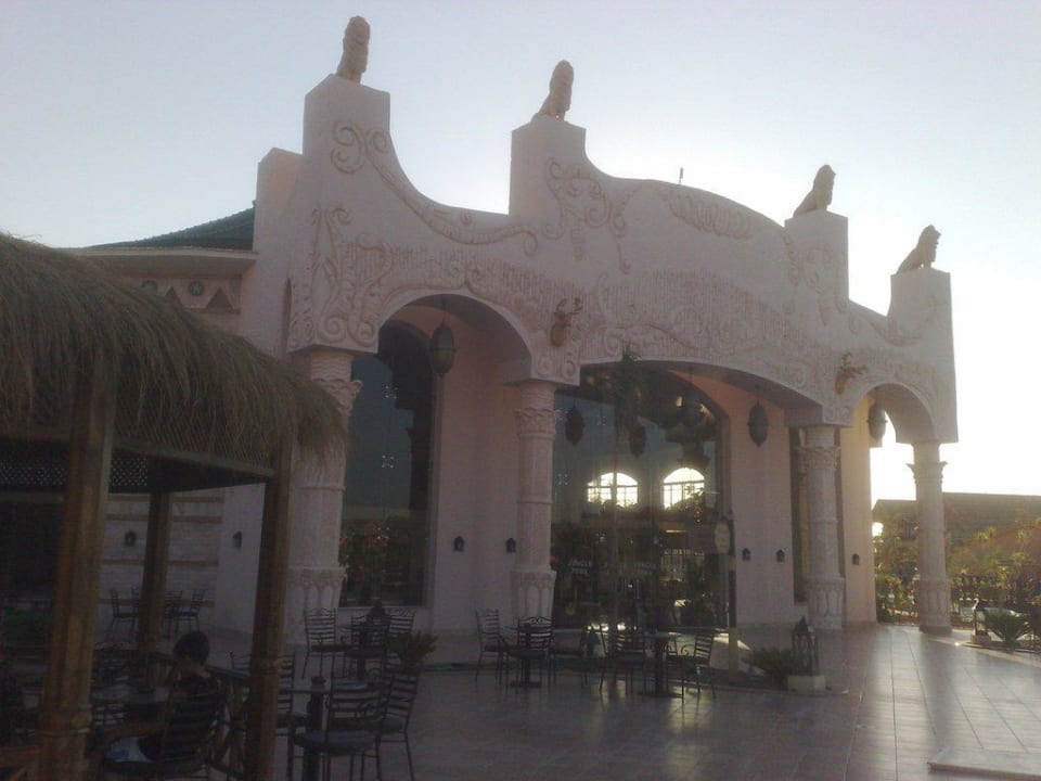 Haupthaus von Poolseite Pickalbatros Jungle Aqua Park Resort - Neverland Hurghada