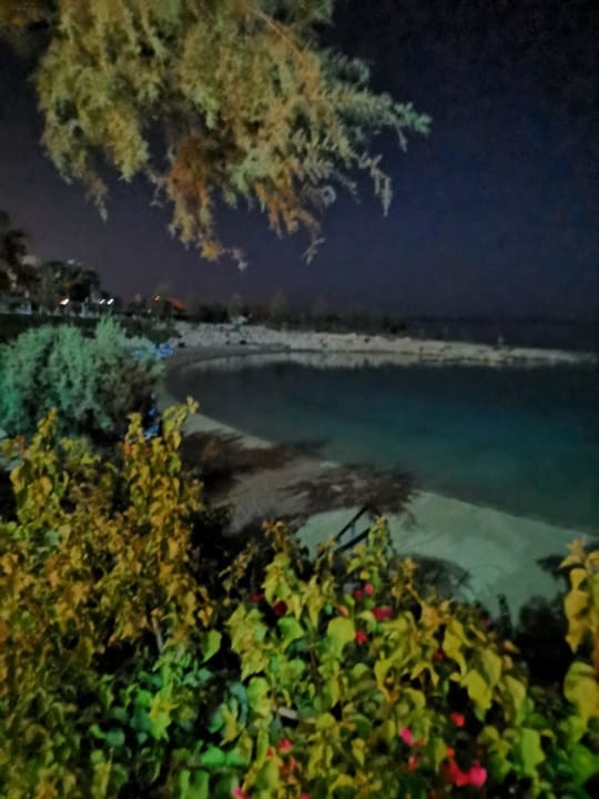 Strand Crystal Springs Beach Hotel