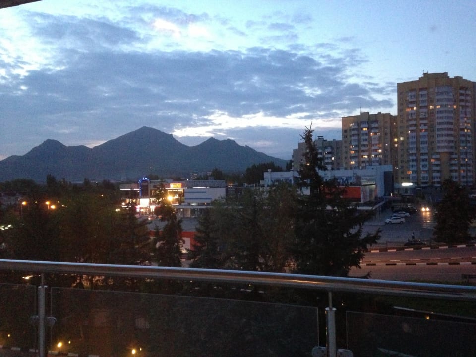 Вид с балкона Hotel Beshtau Pyatigorsk