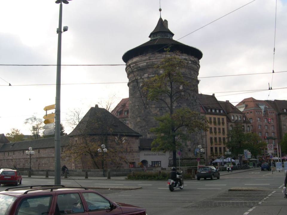 Kreuzung vor dem Hotel  Le Méridien Grand Hotel Nürnberg