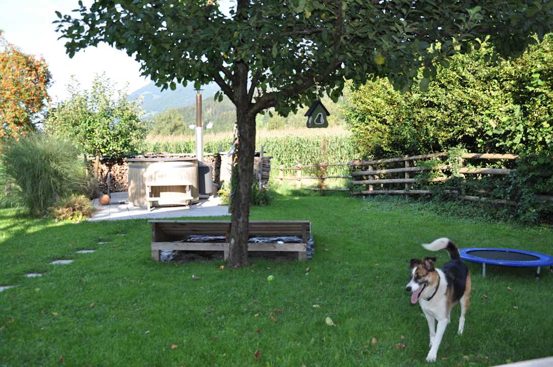 Blick auf den Hot Pool Apartments Ferienhaus Mandlhof