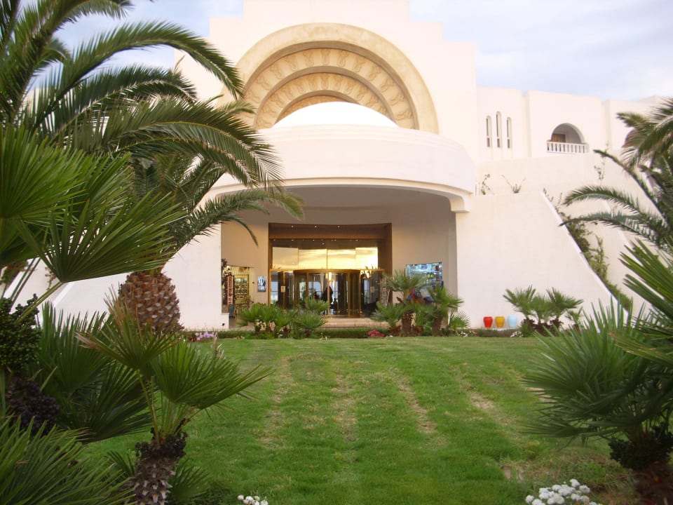 Hoteleingang Royal Tulip Taj Sultan