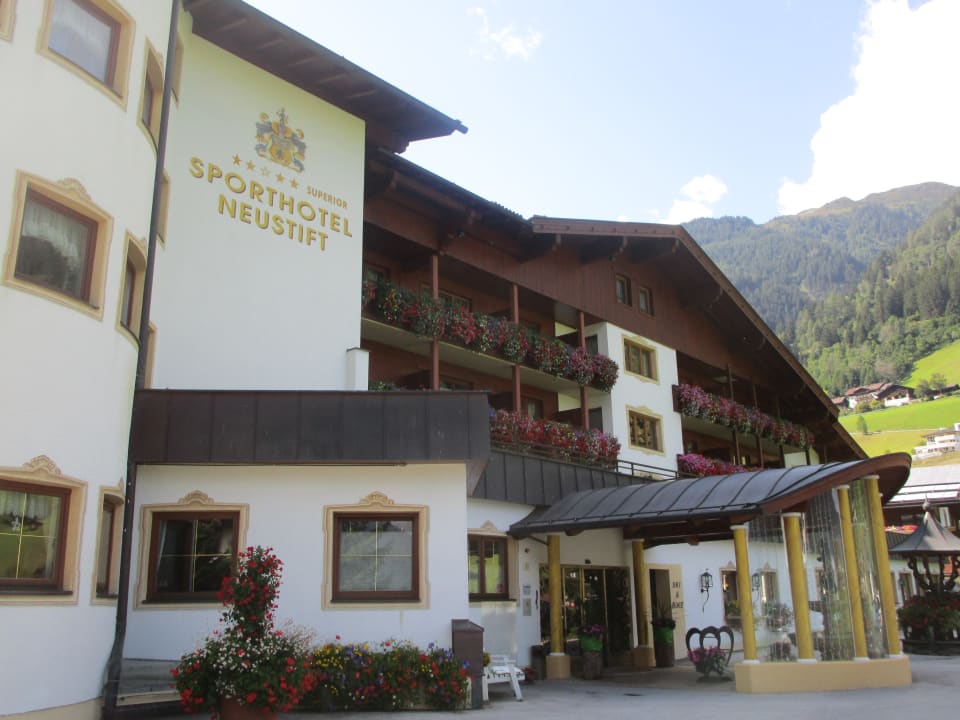 Außenansicht Sporthotel Neustift