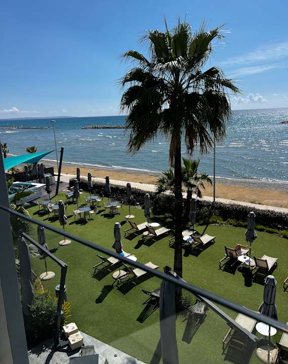 Ausblick Mercure Larnaca Beach Resort