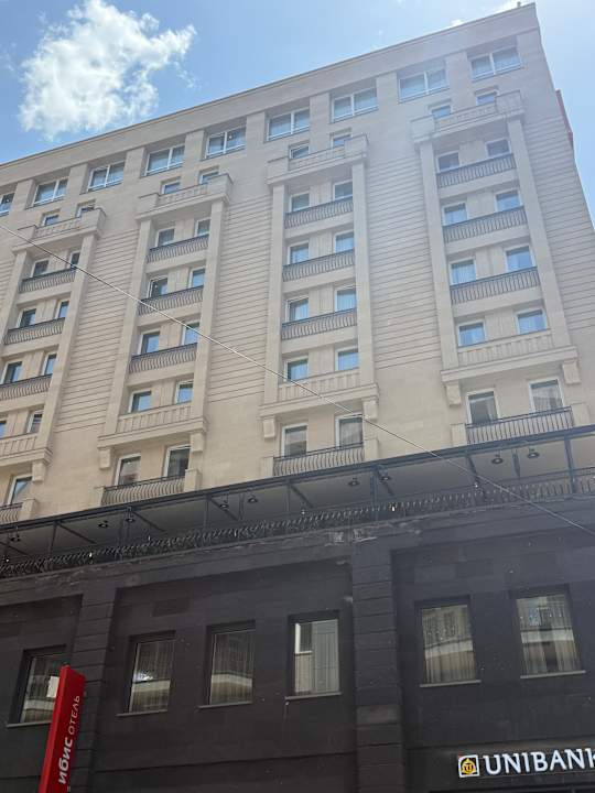 Außenansicht Ibis Yerevan Center Hotel