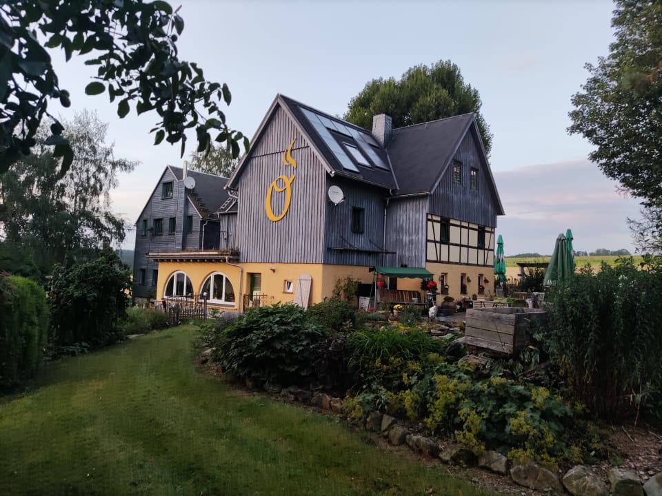 Außenansicht Hotel zur Ofenschenke im Erzgebirge