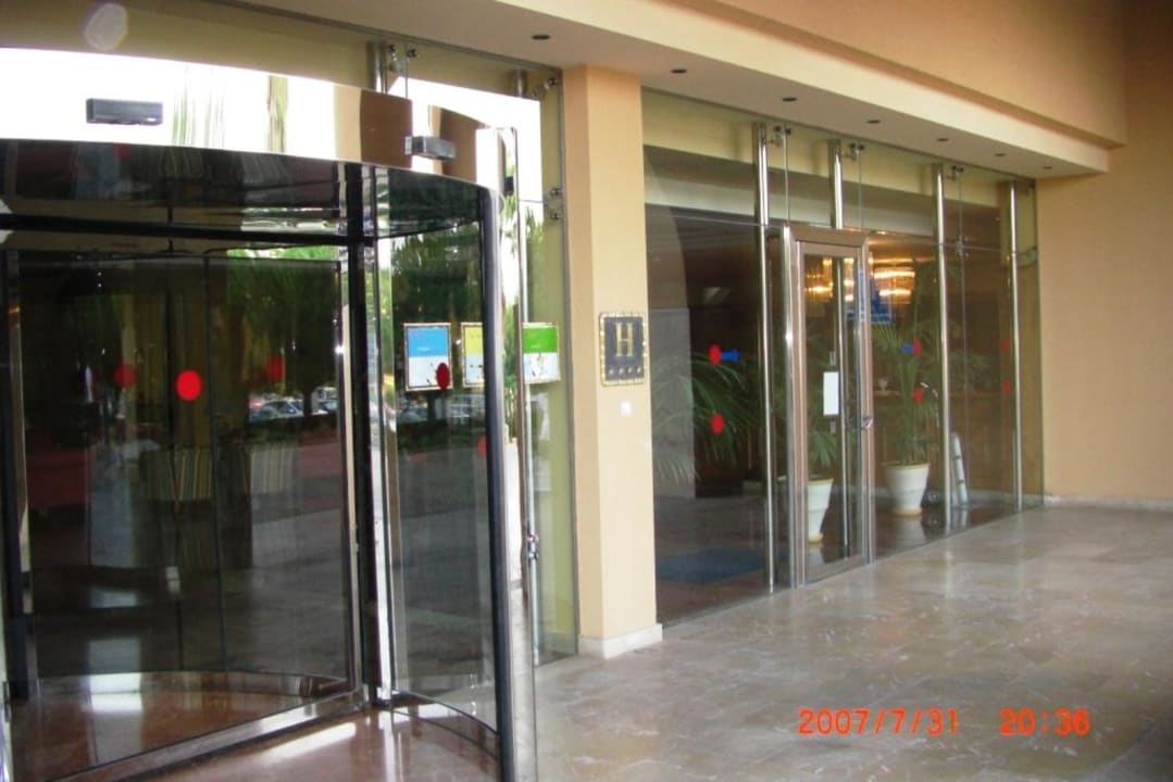 Hoteleingang Hipotels Barrosa Garden