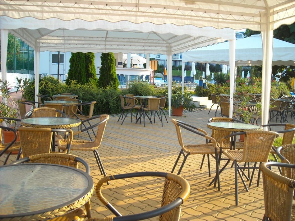 Poolbar/Terrasse Hotel Sineva Beach