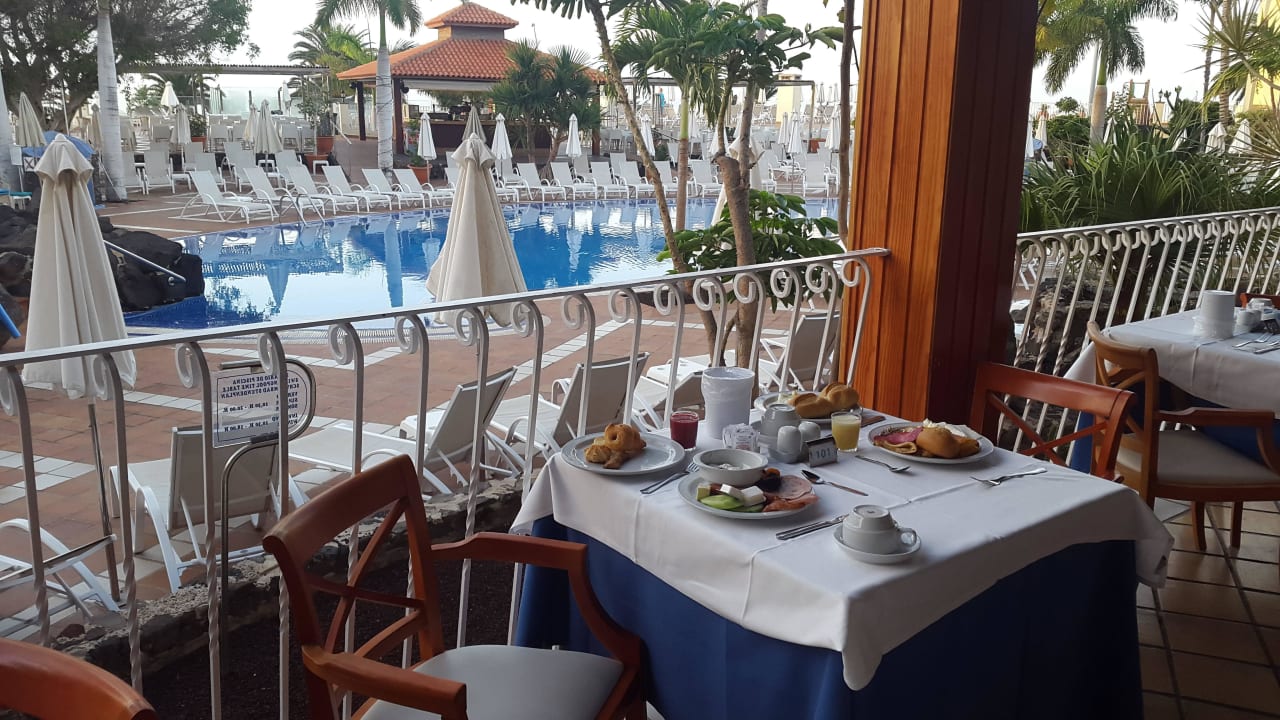 Blick zum Pool R2 BUGANVILLA Hotel & Spa