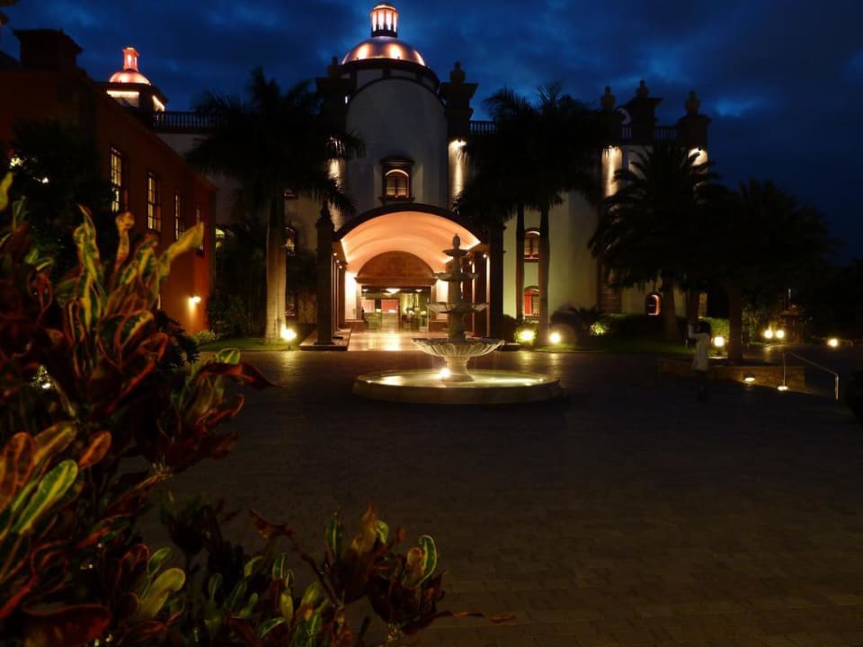 Abendstimmung Haupteingang Lopesan Villa del Conde Resort & Thalasso