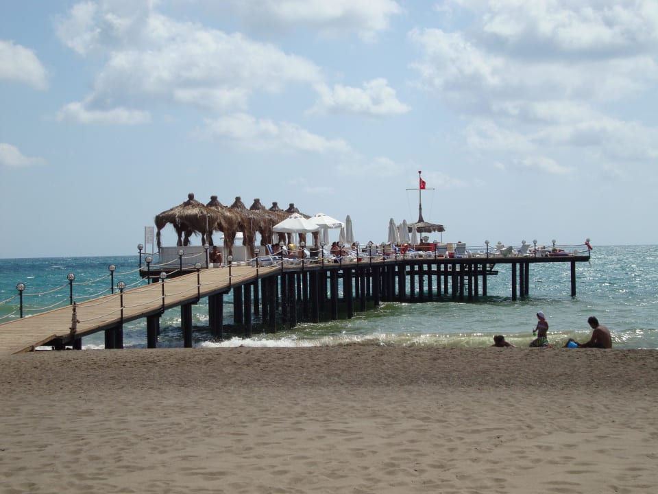 Badesteg am Hotelstrand Saturn Palace Resort Hotel