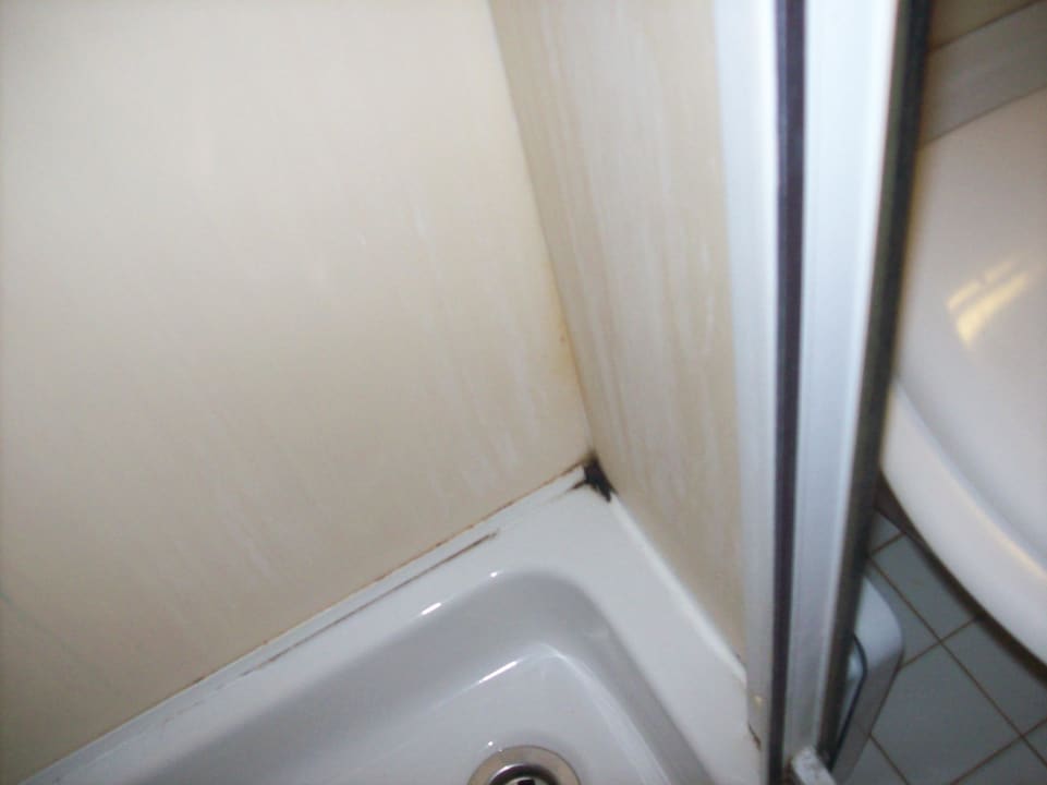 Schimmel in der Dusche Hotel Caravelle & MiniCaravelle