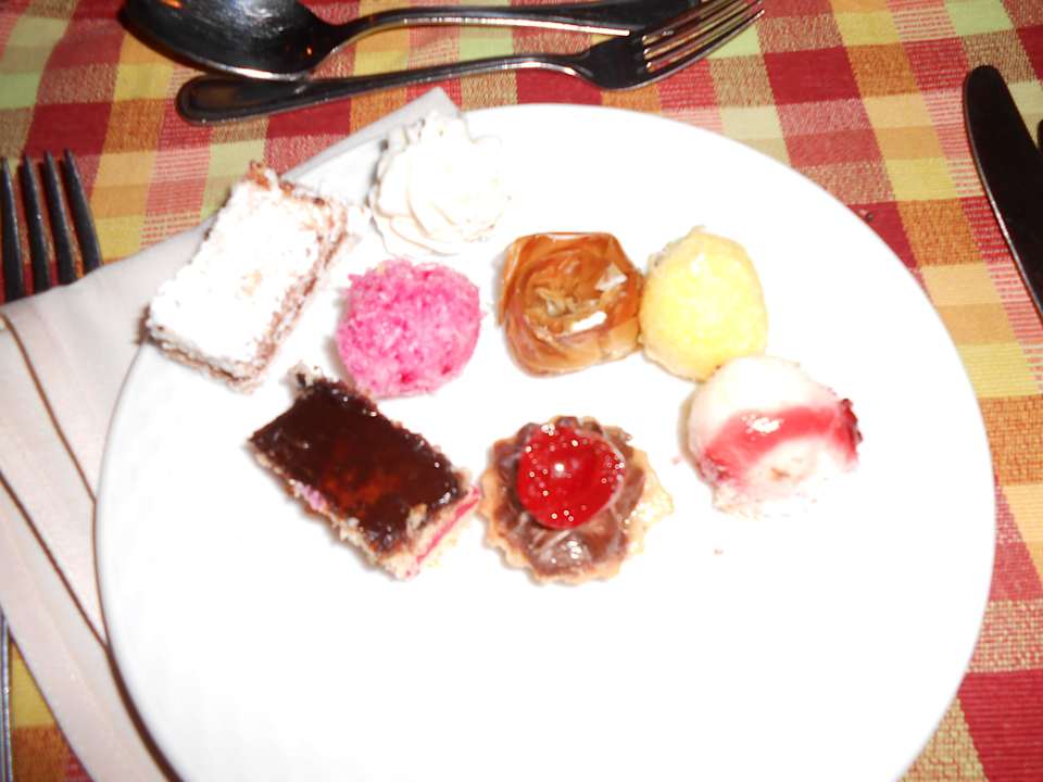 Dessert - sieht verschieden aus schmeckt alles gleich SUNRISE Holidays Resort (Adults Only)