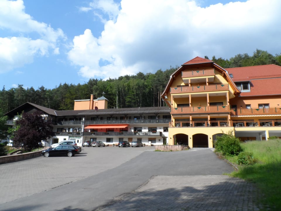alt-und-neubau-waldhote-wald-hotel-heppe-dammbach